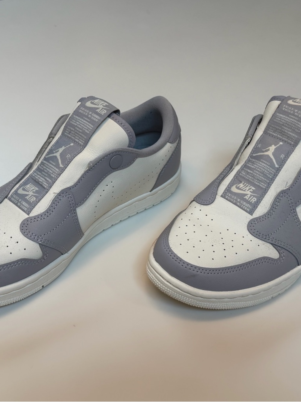 Nike Low-Top Sneakers in White and Light Gray Never worn size 8